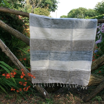 Tibetaanse omslagdoek / sjaal, naturel/grijs gestreept